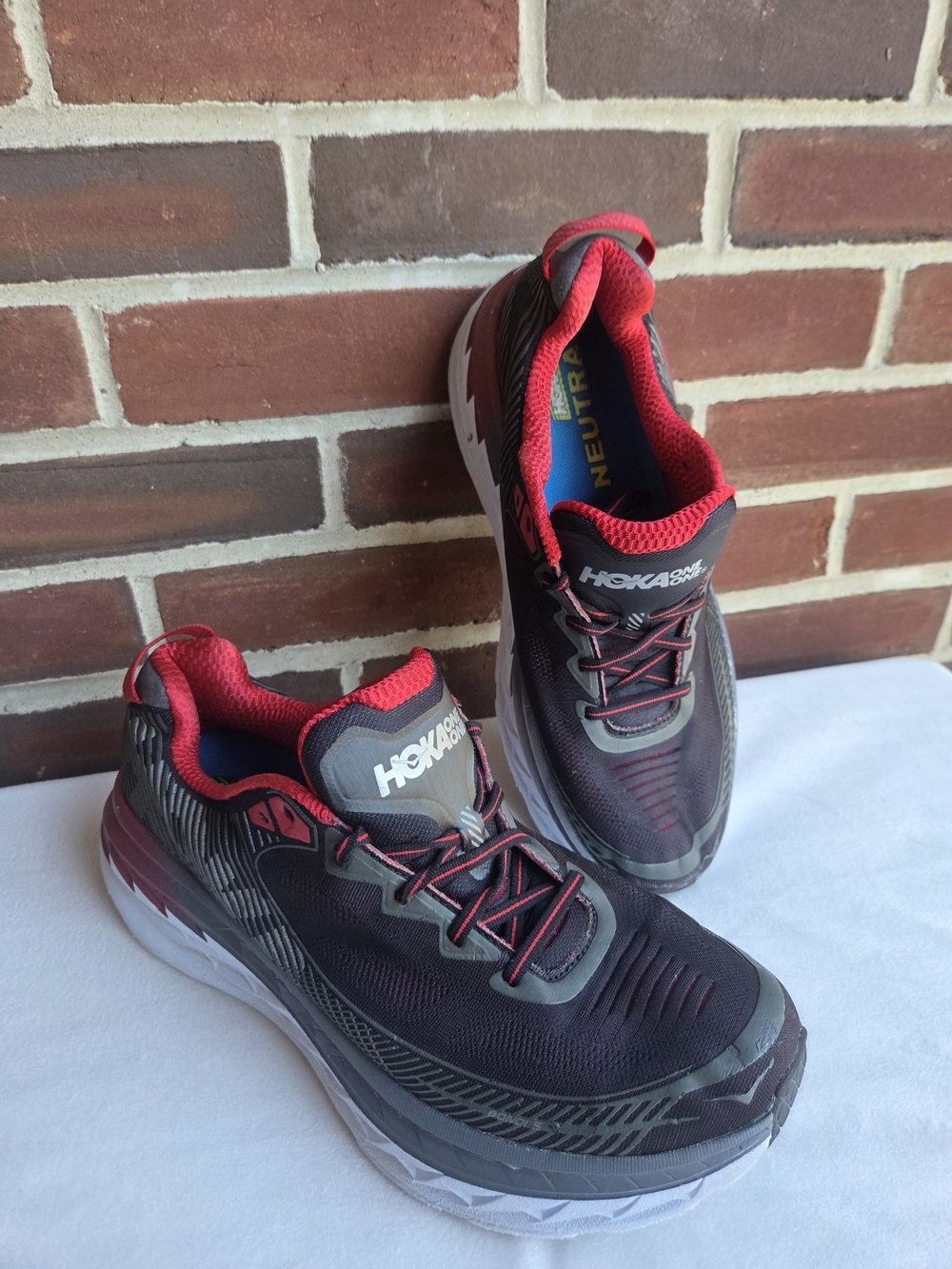 HOKA ONE ONE Bondi 5 Men's US 11 UK 10.5 Black Red Running Shoes